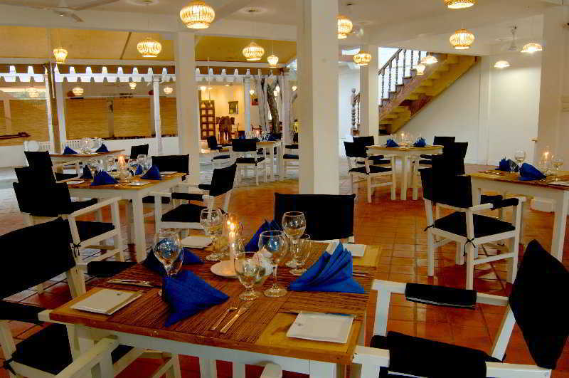 Pigeon Island Beach Resort And Spa Nilaveli Restaurant photo